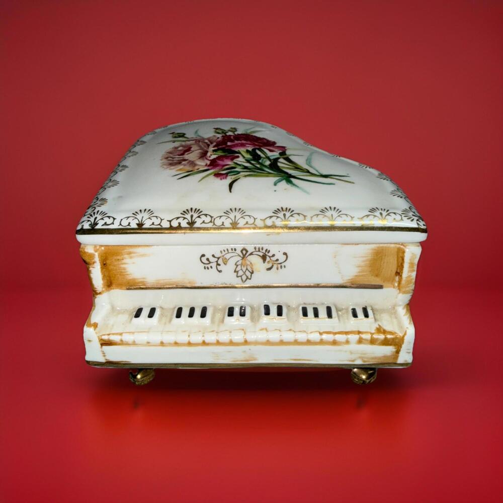 Vtg  White Porcelain Jewelry/Trinketbox  Shaped Like A Grand Piano With Lid